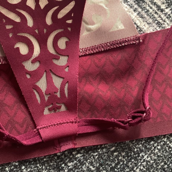 Racerback Illusions Demi Bra Victoria’s Secret Size 32C - Picture 8 of 9
